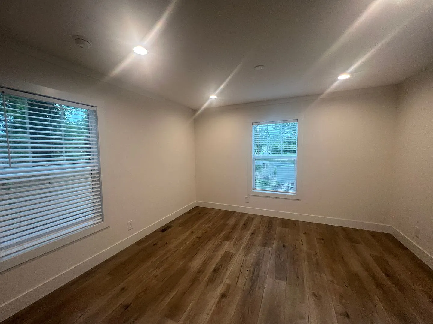 Coming Soon! Newly built 2024 mobile home, 1 BR, all lvp flooring, stainless steel appliances — Photo 3