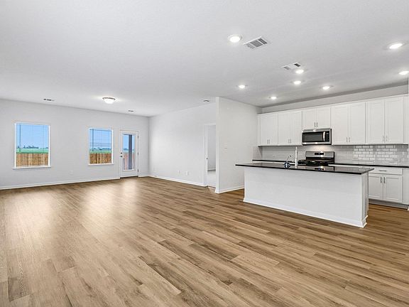 3rd image of 111 Limestone Creek Way