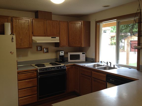 4th image of 11815 216th Avenue Ct E
