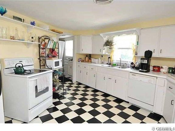 4th image of 20 Roselawn Ave #2