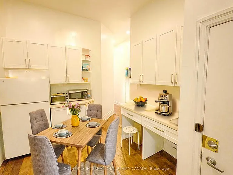 227 Beverley St #1 — Photo 5