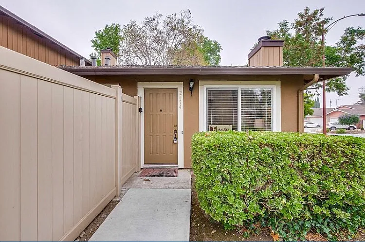 2474 Clear Spring Ct — Photo 23