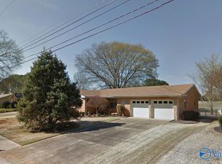 9011 Craigmont Rd SW, Huntsville, AL 35802