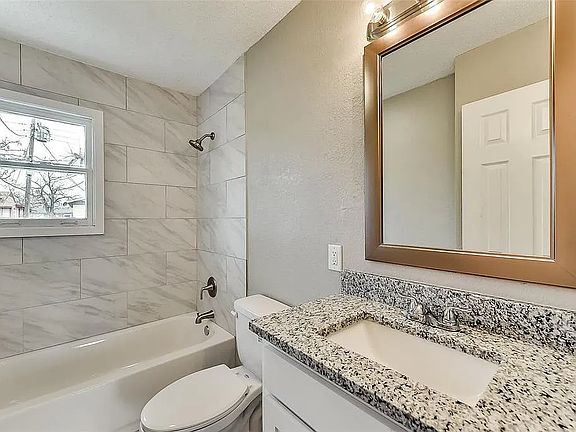 4th image of 4119 Sun Valley Dr