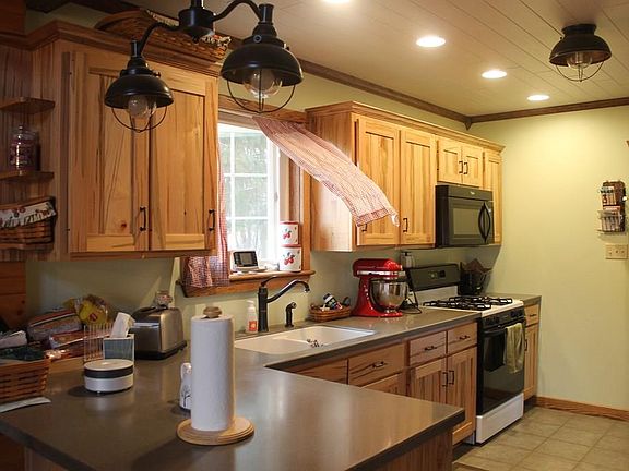 3rd image of 25 Hartman Ln