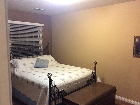 3rd image of 100 Wisteria Dr