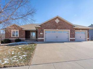 2266 Antler Ridge Dr, Dubuque, IA 52002
