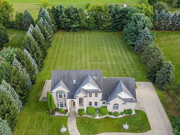 5th image of 2270 White Pine Dr