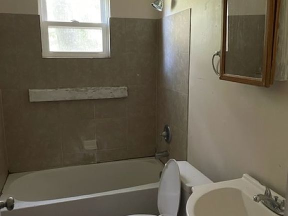 5th image of 1724 Rowe Ave