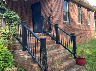 22 Enka Orchard St, Candler, NC 28715