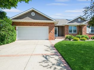 440 Michelle Ave, Robins, IA 52328