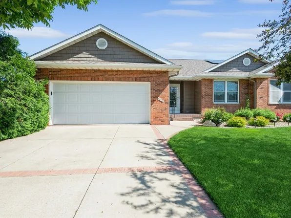 440 Michelle Ave, Robins, IA 52328