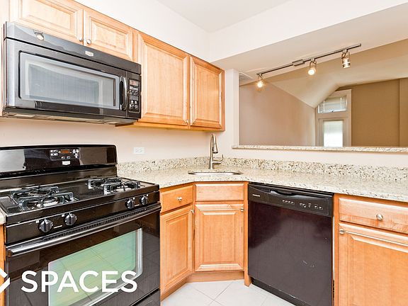 3rd image of 1006 N Clark St #Unt4n