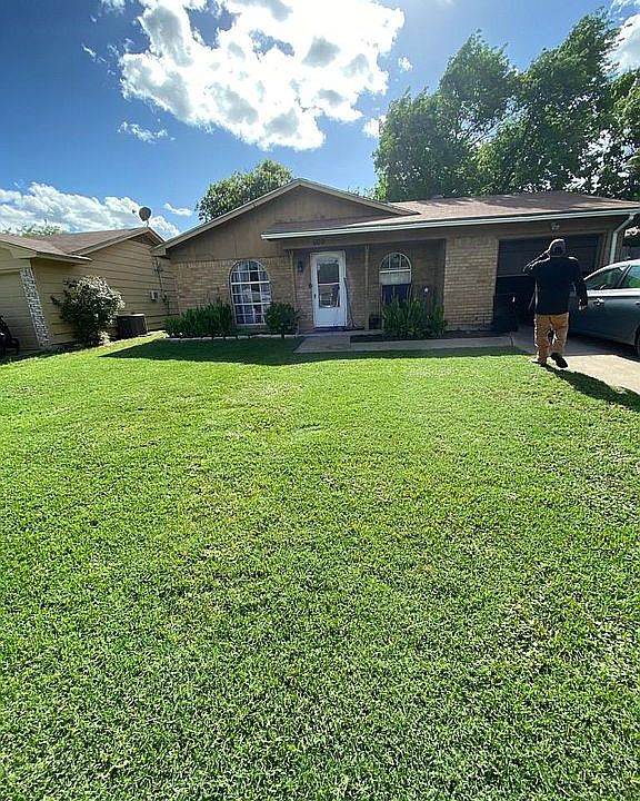 1st image of 609 Hallvale Dr