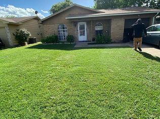 609 Hallvale Dr, White Settlement, TX 76108