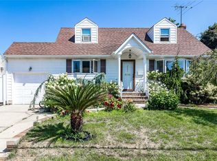 2095 Nottingham Rd, East Meadow, NY 11554