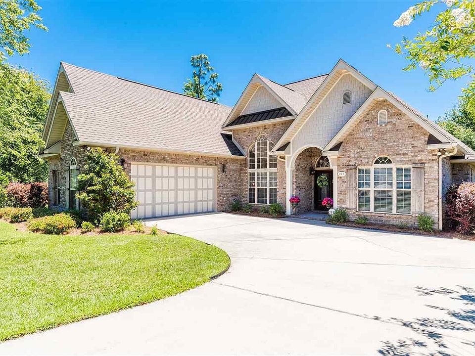 1st image of 923 Caterpillar Ln