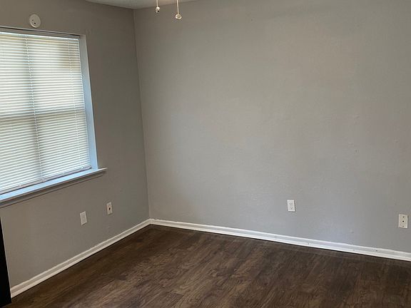 2nd image of 114 Pinewood Dr #3