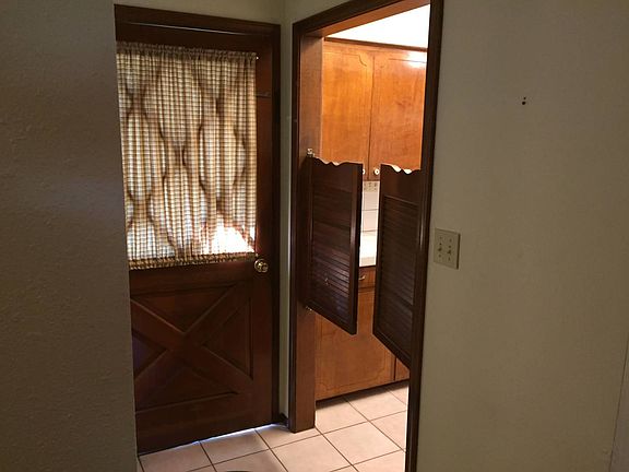 3rd image of 716 S Plum Ave