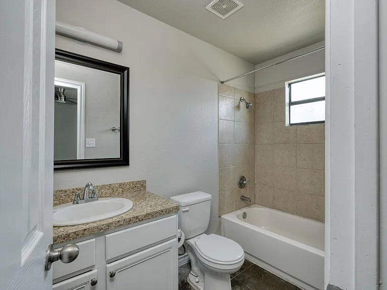 104 Castleberry Ct #A — Photo 6