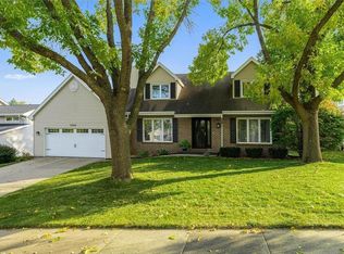 5200 Cody Dr, West Des Moines, IA 50265