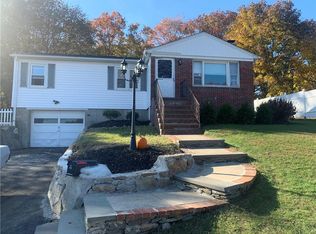 12 Lakeside Dr, Smithfield, RI 02917