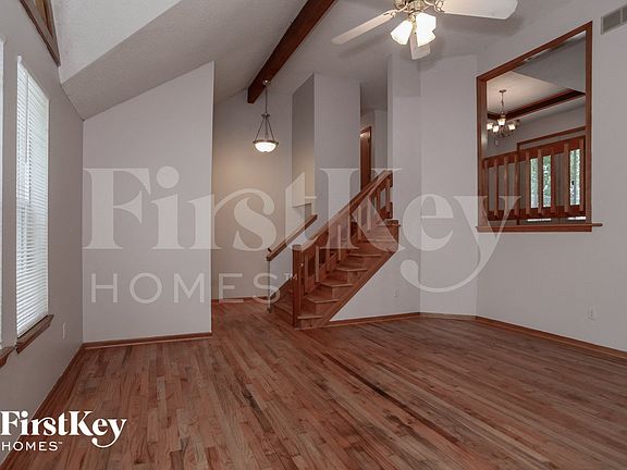 4th image of 8104 N Everton Ave