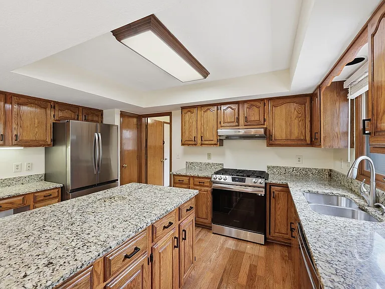 7666 Windwood Dr — Photo 12