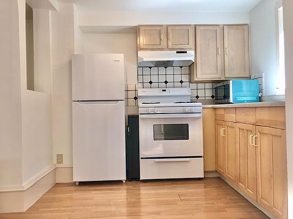 4th image of 941 1/2 York St