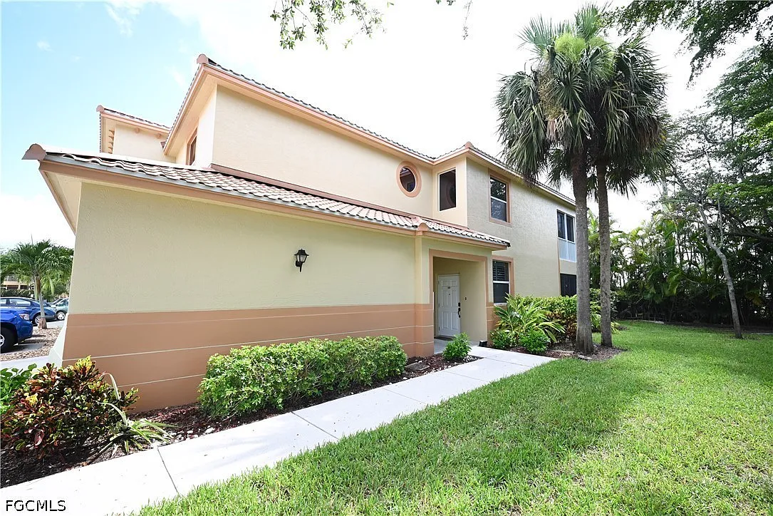 3 bed, 2.0 bath, 1809 sqft, $2,300 — Photo 3