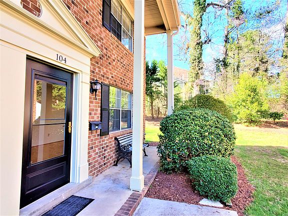 2nd image of 1002 Willow Dr APT 104
