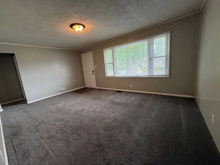 3511 S Ebright St — Photo 2