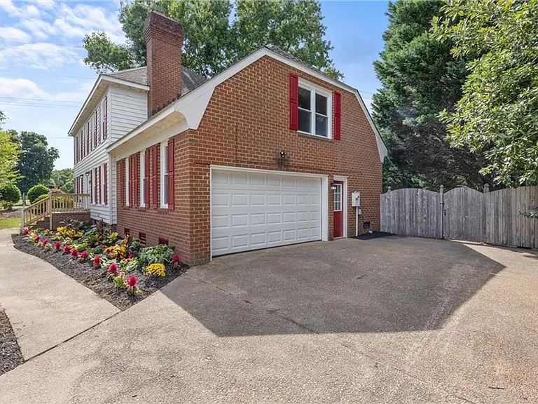 1605 Dey Cove Dr — Photo 32
