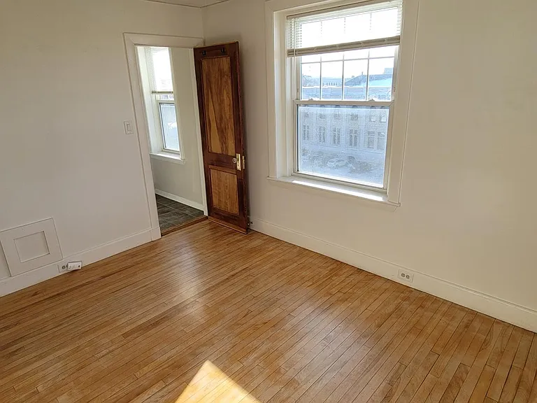 42 N State St #13 — Photo 9