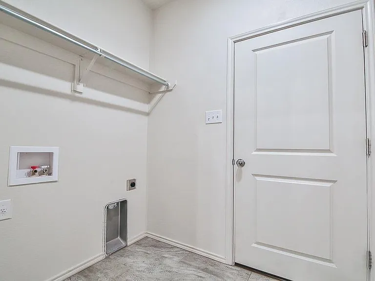 5636 Lehigh St — Photo 10