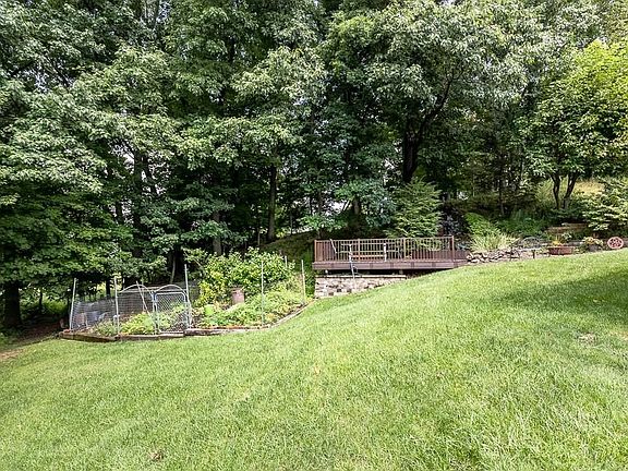 3rd image of 68 Kathleen Dr