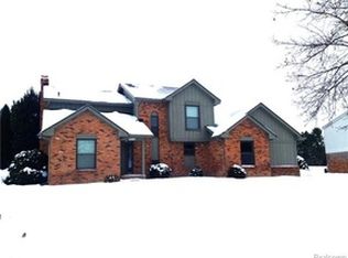 6414 Wood Pond Rd, West Bloomfield, MI 48323