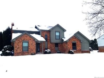 6414 Wood Pond Rd, West Bloomfield, MI, 48323