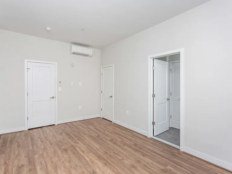 815 Park Ave — Photo 18