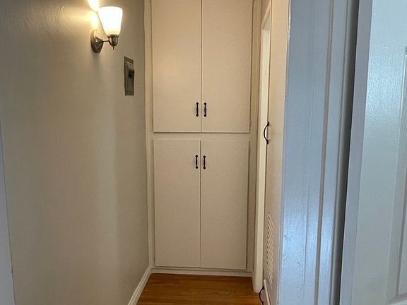 5th image of 829 W Duarte Rd APT B