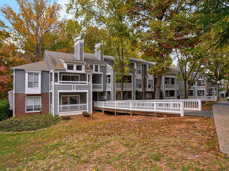 Highland Oaks — Photo 21