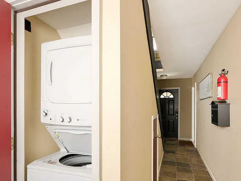 32 Peachtree Ave NE — Photo 7