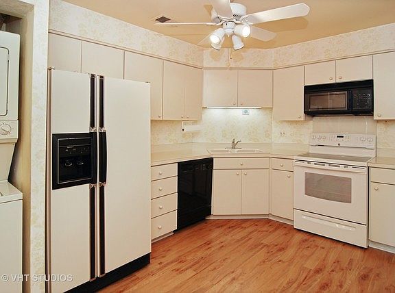 3rd image of 111 Acacia Dr APT 208