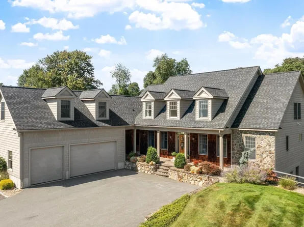 11 Cider Ln, Dracut, MA 01826