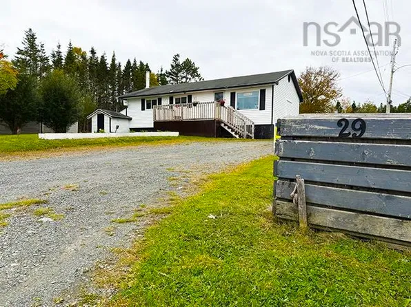 29 Lakeview Dr, Richmond, NS B0E 3B0
