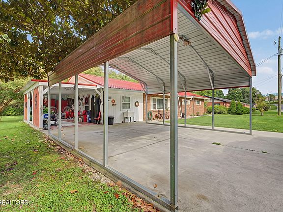 3rd image of 324 Fenway Dr