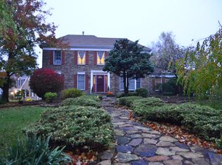 828 Pinnacle Dr, Allentown, PA 18103