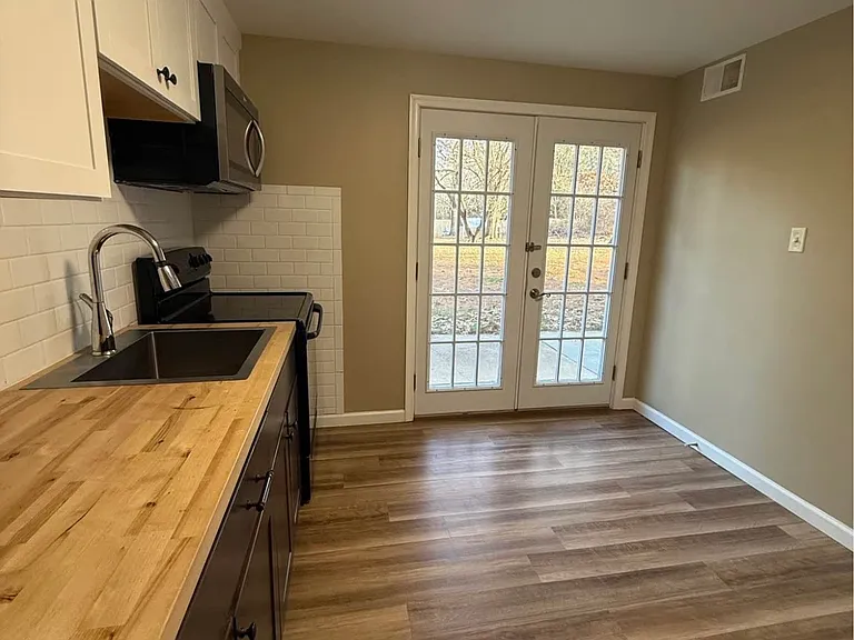 4070 Clyde Ln — Photo 3