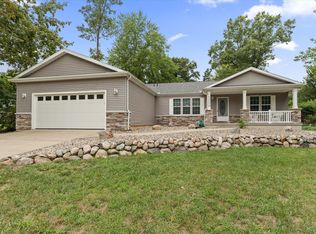 71116 Meadow Dr, Edwardsburg, MI 49112