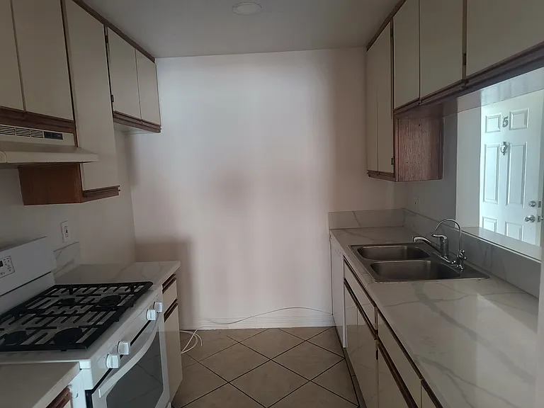 10208 Pinewood Ave #7 — Photo 5
